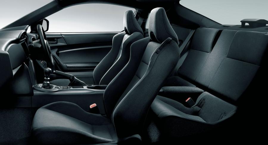 Интерьер Subaru BRZ R Customize Package 2016 года  (JP) (фото 4 из 6)